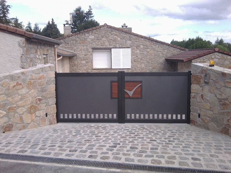 portail en aluminium moderne à Toulouse