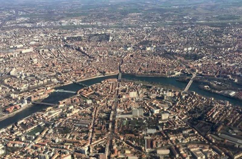 intervention pose de volets et stores Toulouse, Frouzins, Cugnaux, Villeneuve-Tolosane, Tournefeuille, Colomiers, Blagnac, Plaisance-du-Touch, Pibrac, Léguevin, Portet-sur-Garonne, Roques, Roquettes, Muret, Seysses, Labège, Ramonville-Saint-Agne, Castanet